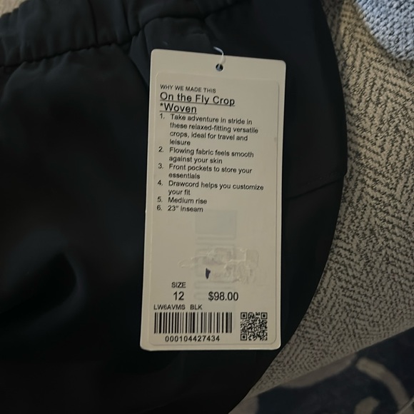 Lululemon On The Fly Crop Wove. Black Size 12 - Picture 2 of 3